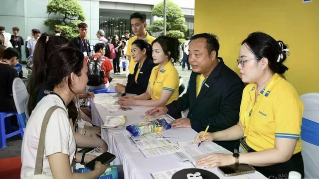 Thousands of vacancies up for grabs at HCM City job fair
