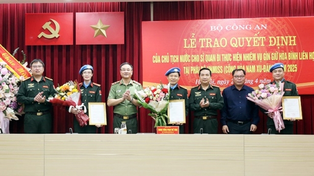 Bộ Công an trao Quyết định của Chủ tịch nước cho 3 sĩ quan làm nhiệm vụ quốc tế