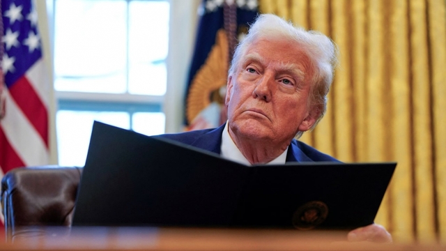 Thế giới sốt ruột chờ hồi đáp từ Nhà Trắng giữa cơn bão thuế quan của ông Trump