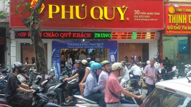 Đưa giá vàng trong nước bằng giá thế giới, doanh nghiệp đề xuất tháo “vòng kim cô”