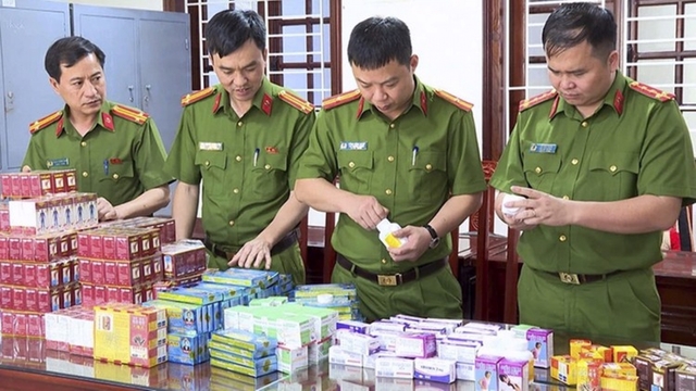 Hàng loạt sản phẩm sức khỏe “rởm” tràn lan thị trường: Trách nhiệm thuộc ai?