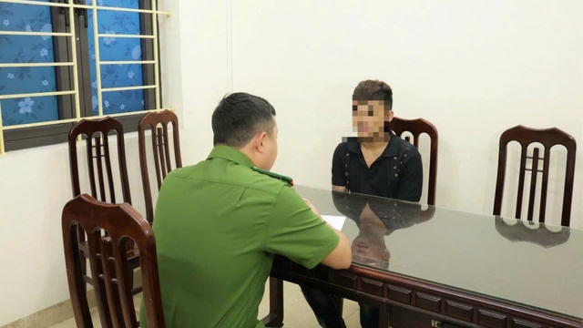 Khởi tố 2 đối tượng “chăn dắt”, cưỡng đoạt tài sản của nhân viên quán karaoke