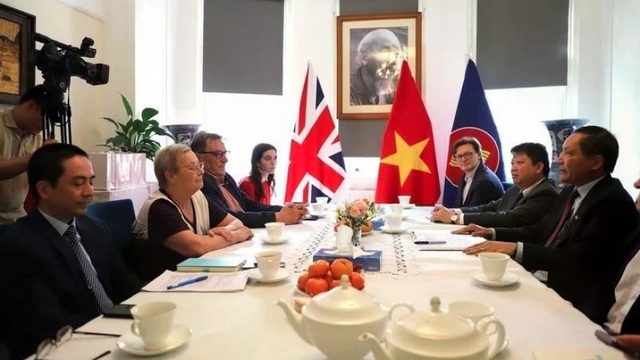 Communist parties of Vietnam, UK tighten relations