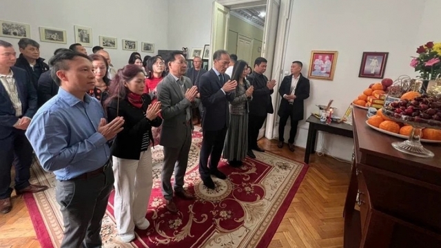 President Ho Chi Minh’s 135th birthday marked in Romania, Algeria