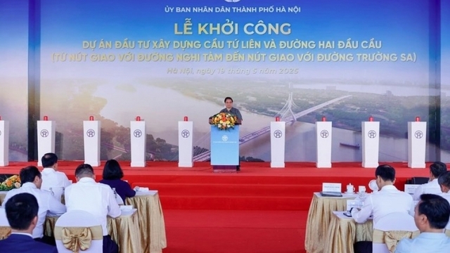 Prime Minister launches construction of bridge spanning the Red River