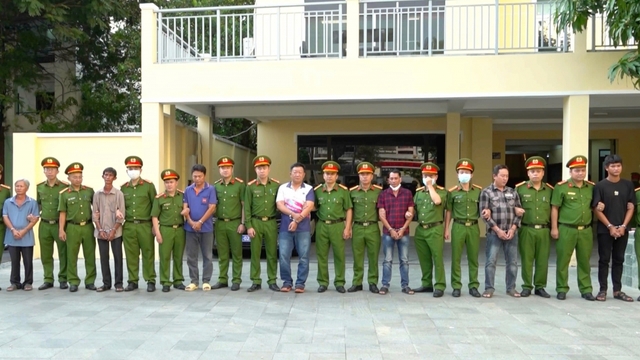 Khởi tố 53 đối tượng trong đường dây buôn lậu xăng dầu