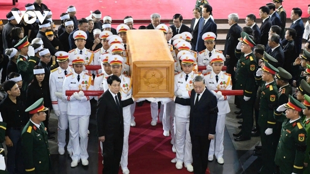 Memorial service, funeral procession for former President Tran Duc Luong
