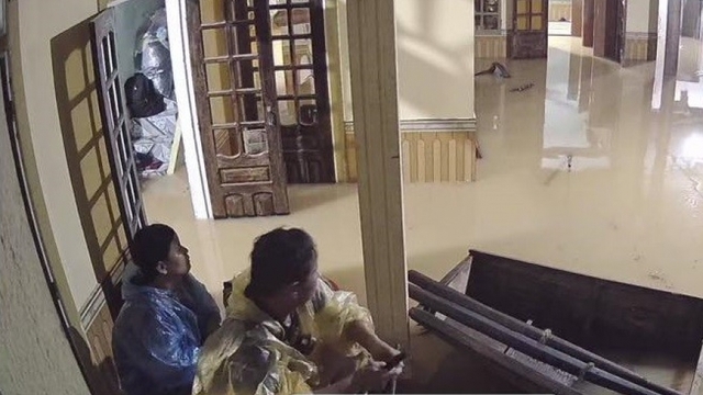 Mưa lớn suốt đêm, nhiều nơi ở Hà Tĩnh bị ngập sâu