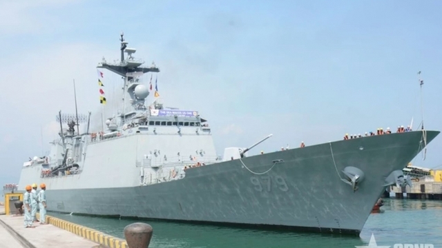RoK Navy ship pays courtesy visit to Da Nang