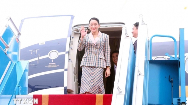 Thủ tướng Vương quốc Thái Lan bắt đầu thăm chính thức Việt Nam
