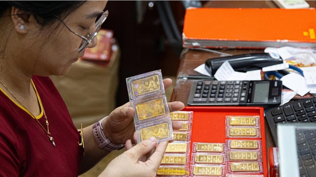 Giá vàng hôm nay 14/2: Giá vàng thế giới tăng lên mức 5.041 USD/oz