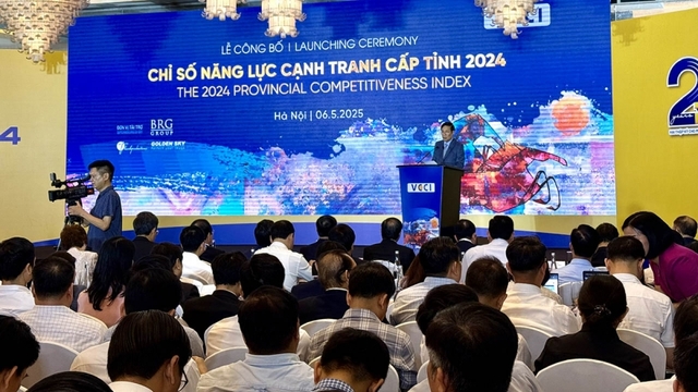 Chi phí không chính thức tăng trở lại, DN vẫn vướng đất đai và chính sách