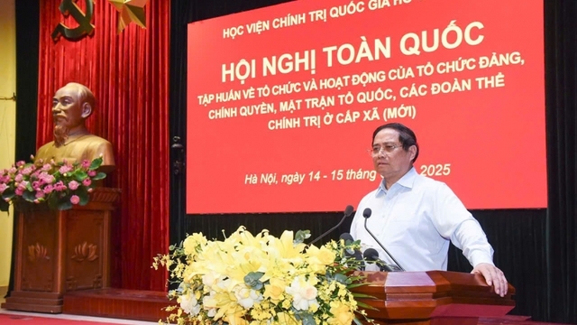 Thủ tướng: Tăng tốc chuẩn bị để 30/6 công bố chính quyền 2 cấp trên cả nước