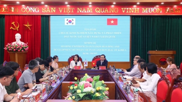Vietnamese, Korean officials share experience in nation building, development