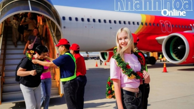 VietJet launches first direct flight, bringing Russian tourists to Khanh Hoa