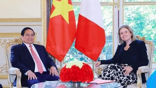 Vietnam attaches great importance to ties with France: PM