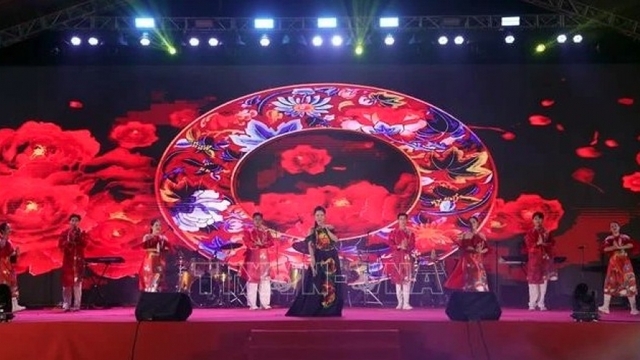 Vietnam, US promote people-to-people exchanges