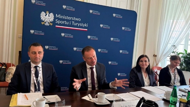 Vietnam and Poland ramp up tourism, sports cooperation