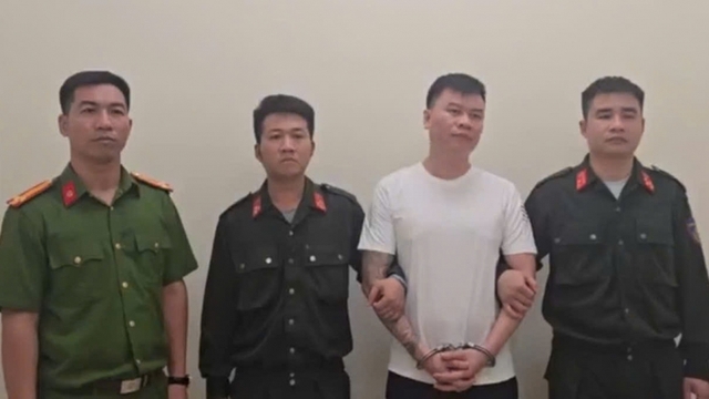 Bắt tạm giam "Thu vệ sỹ" về hành vi buôn bán hàng cấm
