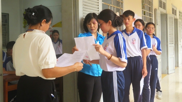 Thí sinh làm thủ tục dự Kỳ thi tốt nghiệp THPT 2025 ở Cần Thơ đạt tỷ lệ 99,25%