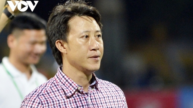 "Ngựa ô" V-League 2024/2025 bất ngờ thay HLV