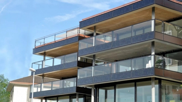 Điện mặt trời ban công giúp giảm tiền điện công sở và gia đình