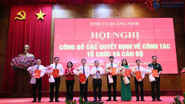 Quảng Ninh bổ nhiệm hàng loạt cán bộ sở, ban, ngành, địa phương sau khi sắp xếp