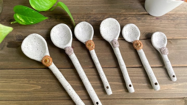 Say rượu mơ thấy dùng thìa gây nôn, phát hiện thìa kẹt trong ruột sau 6 tháng