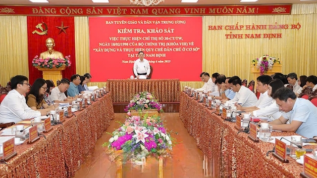 Ông Nguyễn Trọng Nghĩa làm việc với tỉnh Nam Định về Chỉ thị 30-CT/TW
