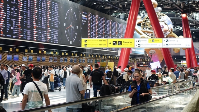 Hơn 500 chuyến bay bị hủy trong 5 ngày tại Moscow và St. Petersburg, LB Nga