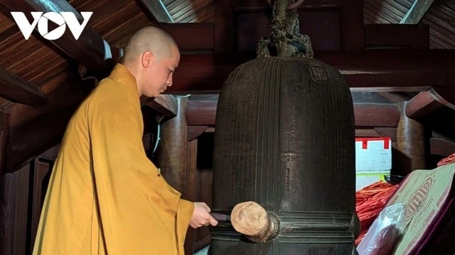 Bat Nha bell ritual echoes at over 18,000 pagodas to pray for national peace