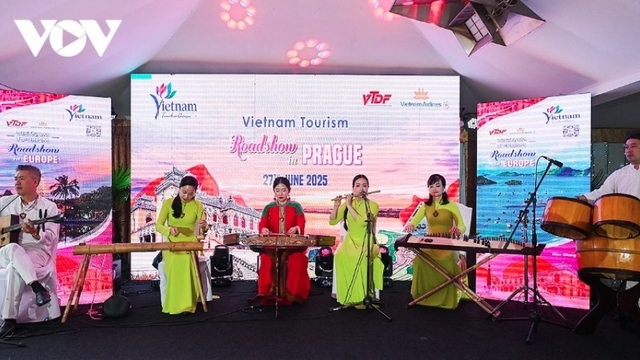 Vietnamese cuisine featured prominently at Vietnam Tourism Roadshow in Europe