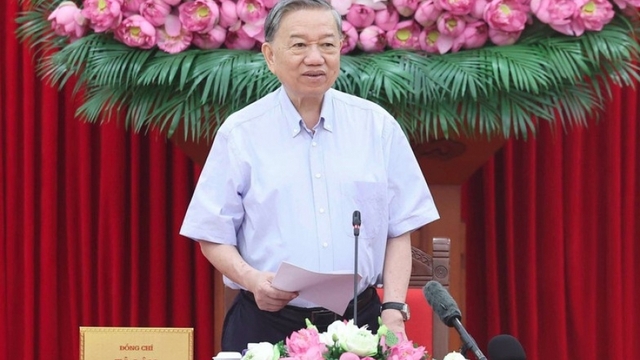 Party chief urges finalisation of draft documents for 14th National Party Congress