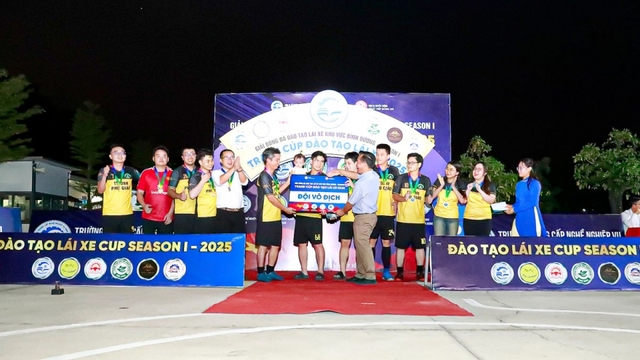 Giải bóng đá đào tạo lái xe TP.HCM khép lại với những màn lội ngược dòng ngoạn mục