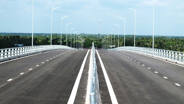 Xe từ 16 chỗ ngồi trở xuống được lưu thông qua cầu Đại Ngãi 2 từ 1/8