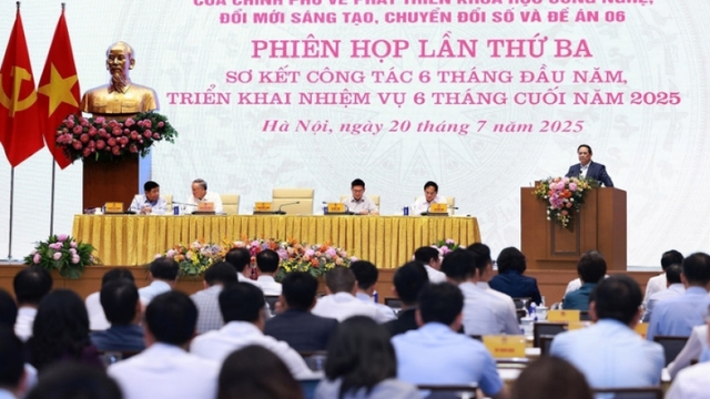 PM urges acceleration of sci-tech development, digital transformation