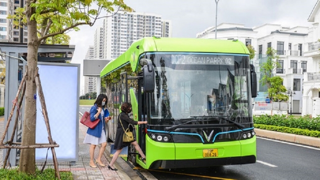 Hà Nội đẩy nhanh tiến độ chuyển đổi phương tiện giao thông “xanh”