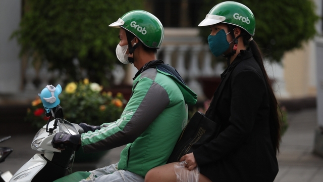“Điện hóa” xe công nghệ tại TP.HCM: Tài xế phân vân chuyển đổi hay tìm việc mới?