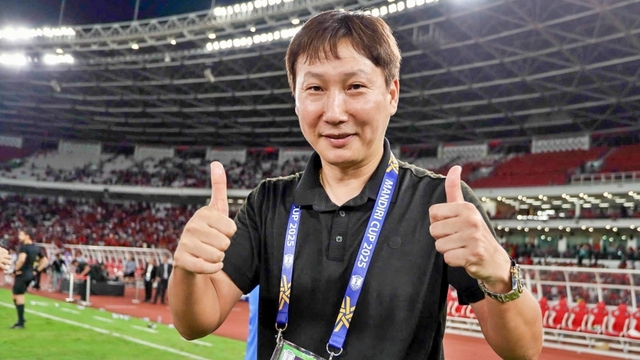 HLV Kim Sang Sik và VFF đề xuất nhập tịch "hòn đá tảng" gốc Brazil