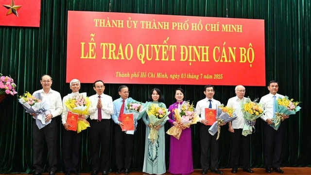 Lãnh đạo chủ chốt của tỉnh, thành sáp nhập TP.HCM nghỉ hưu trước tuổi