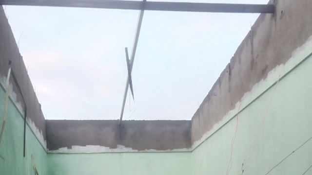 Gần chục căn nhà của đồng bào Chăm ở Lâm Đồng bị tốc mái do mưa, gió mạnh