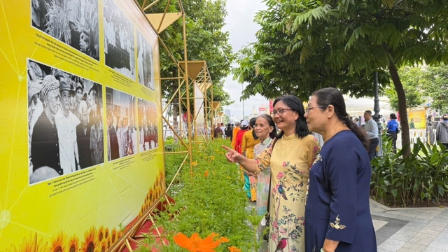 Triển lãm ảnh về Tổng Bí thư Nguyễn Văn Linh