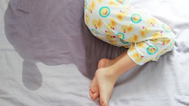 13 tuổi vẫn tiểu dầm ban đêm, tôi phải làm sao để chữa cho cháu?