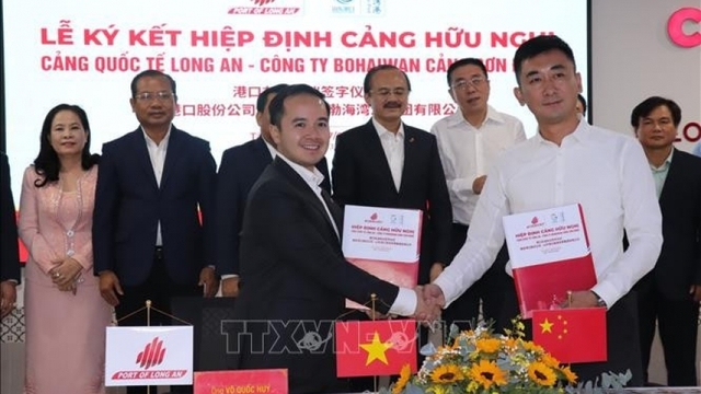 Vietnamese, Chinese enterprises enhance logistics connectivity