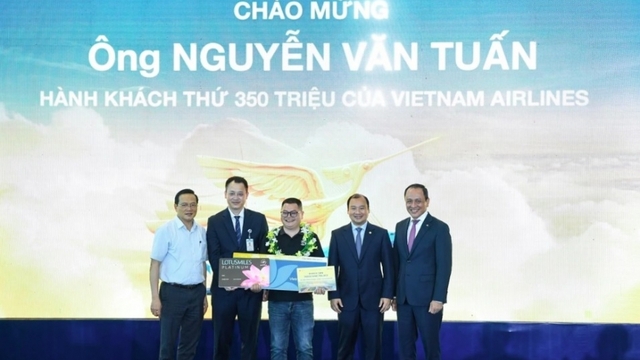 Vietnam Airlines welcomes 350 millionth passenger, marking 30-year milestone
