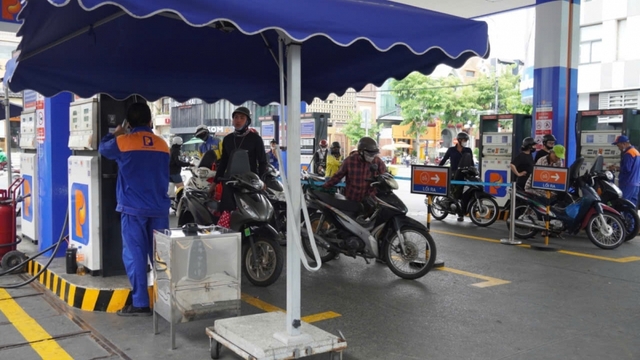 Người dân vẫn thận trọng khi sử dụng xăng sinh học E10