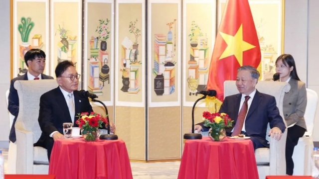 Party leader To Lam visits Busan as part of ongoing trip to RoK