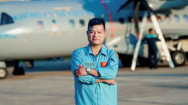 Người dẫn nhịp biên đội "ngựa thồ" CASA trên bầu trời thao luyện A80