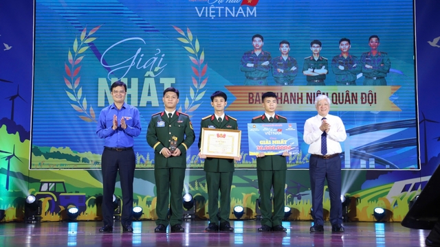 Ông Đỗ Văn Chiến dự chung kết cuộc thi "Tự hào Việt Nam"