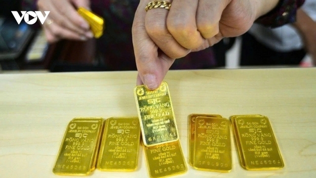 Domestic gold hits record at VND125 million per tael on global market rally